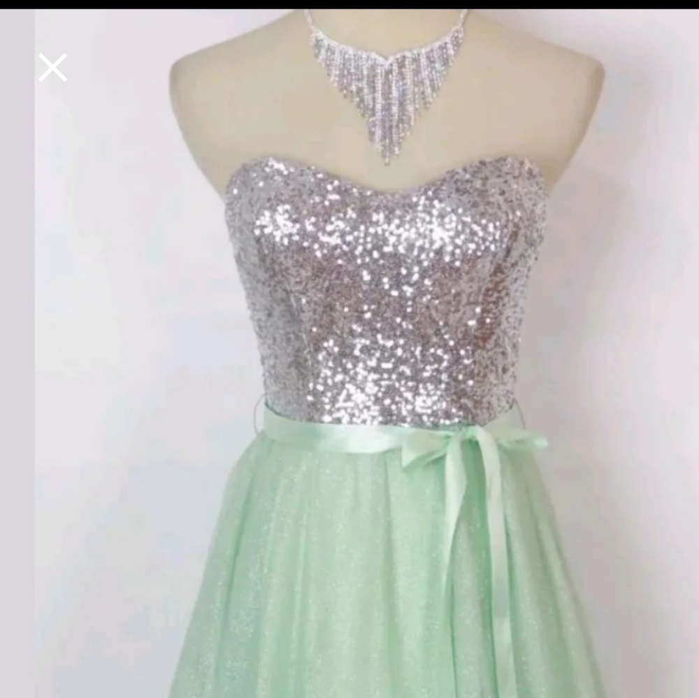 Windsor Prom dress size 7